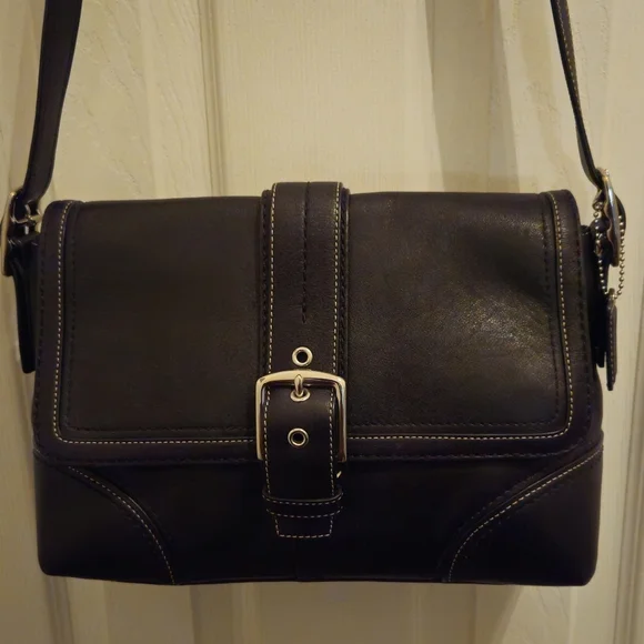 Coach Y2K Hampton Black Leather Crossbody/Shoulder Bag w/Buckle on Flap Closure - Picture 2 of 11